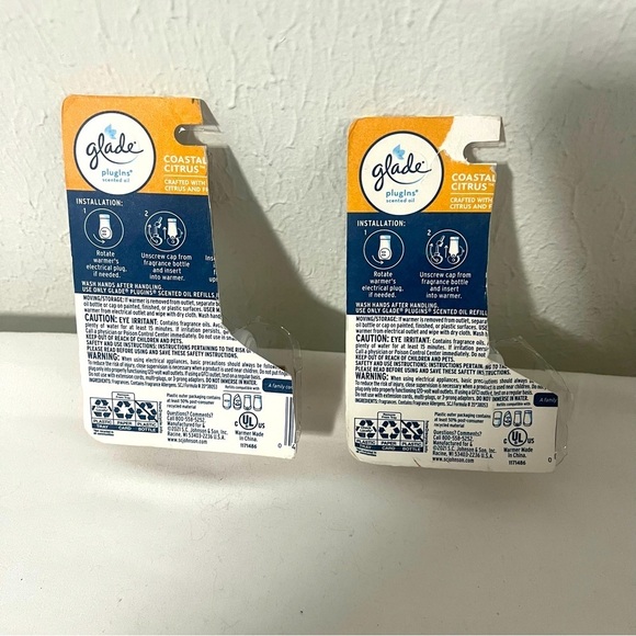 Glade Plugins Scented Oil Warmer ONLY 2 Packs Last Up To 60 Days New - Picture 2 of 3